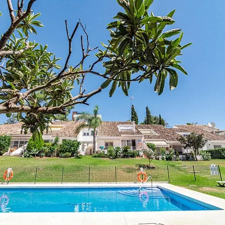 Cozy 2 Bedroom Corner In Puerto Banus With A Stunning Terrace